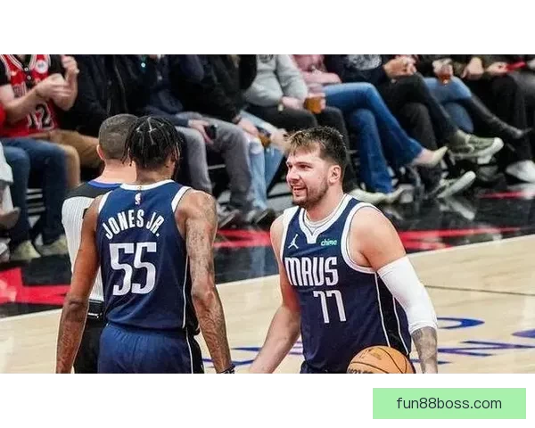 独行侠官方宣布加福德因右肩刺痛退出与雄鹿剩余比赛